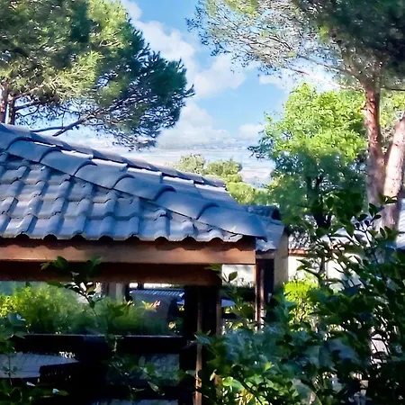 Paisible A Avec Piscine Partagee *
