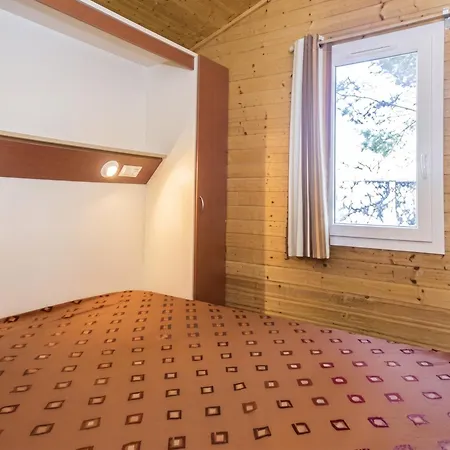 別荘 Paisible A Avec Piscine Partagee