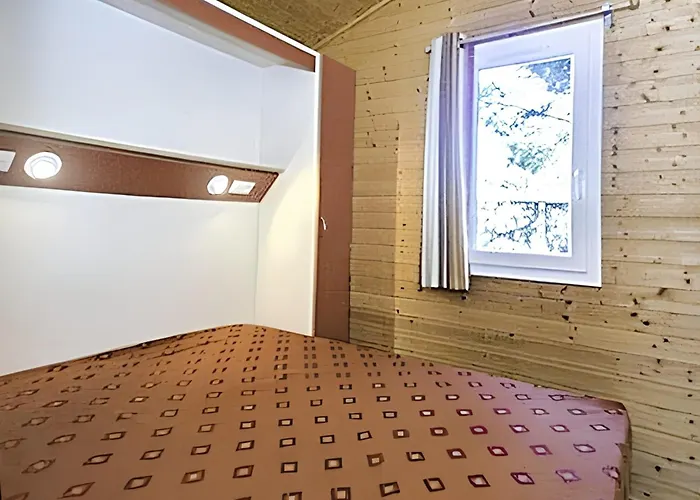 Casa vacanze Paisible à Avec Piscine Partagée *